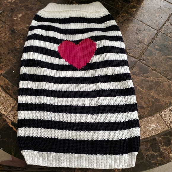 Bloomingdales Aqua Black White Striped XL Dog Sweater with red heart NWT - Picture 2 of 3
